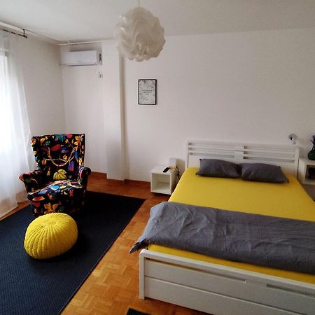 Apartamento Five Belgrado Exterior foto