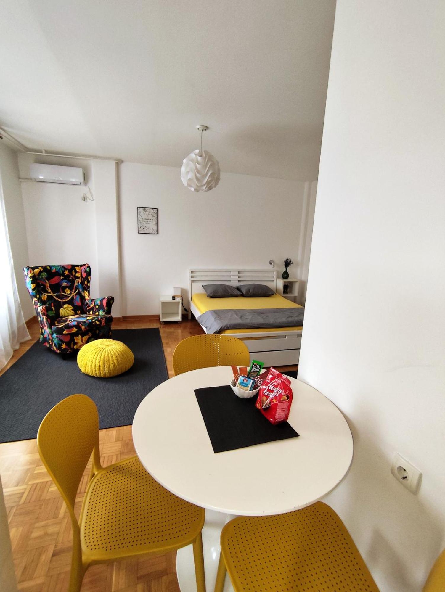 Apartamento Five Belgrado Exterior foto