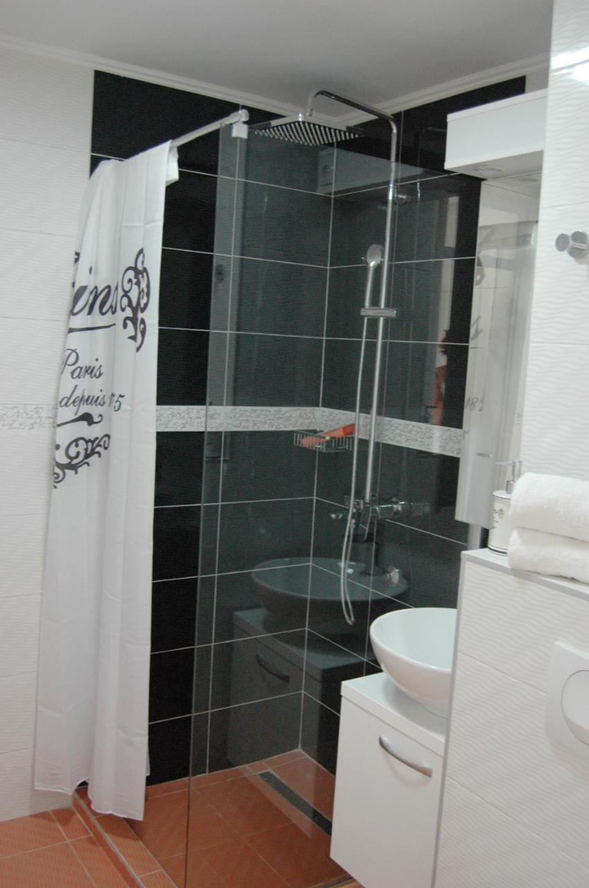 Apartamento Five Belgrado Exterior foto